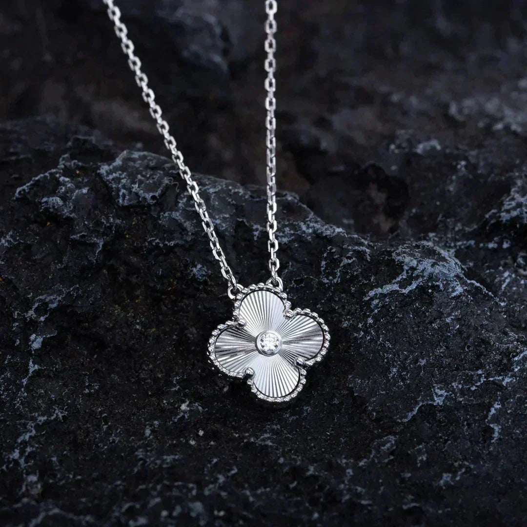 [Lunabriance]CLOVER  15MM DIAMOND LASER NECKLACE SILVER