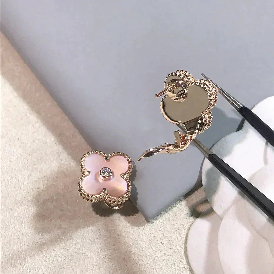 [Lunabriance]CLOVER MEDIUM 1 MOTIFS  PINK MOP DIAMOND EARRINGS