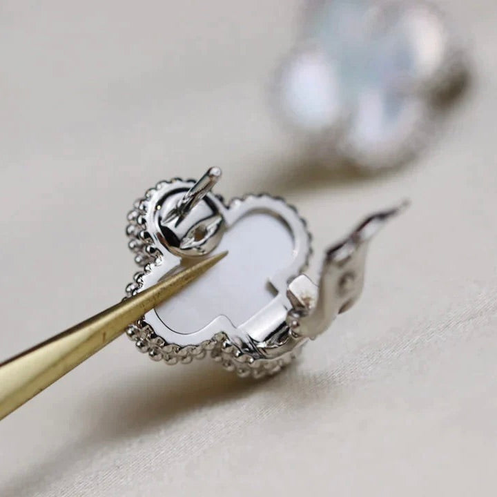 [Lunabriance]CLOVER MEDIUM 1 MOTIFS  WHITE MOP EARRINGS SILVER