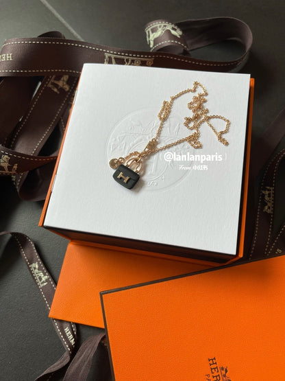 [Lunabriance]CONSTANCE BLACK PEDANT PINK GOLD NECKLACE