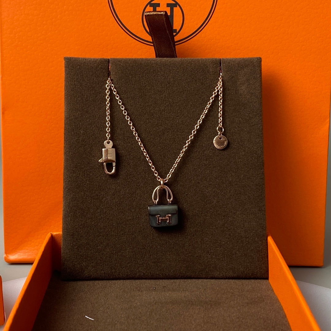 [Lunabriance]CONSTANCE BLACK PEDANT PINK GOLD NECKLACE