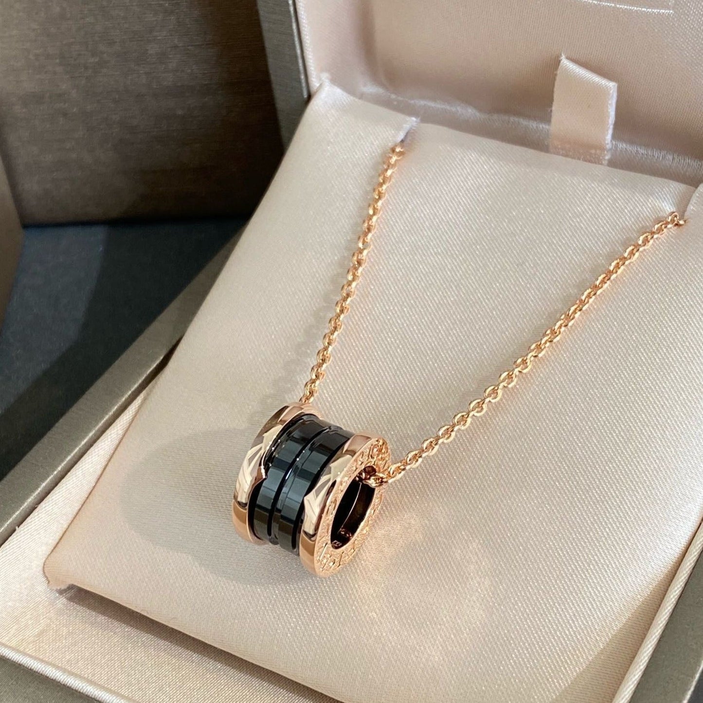 [Lunabriance]ZERO 1 BLACK CERAMIC PINK GOLD NECKLACE