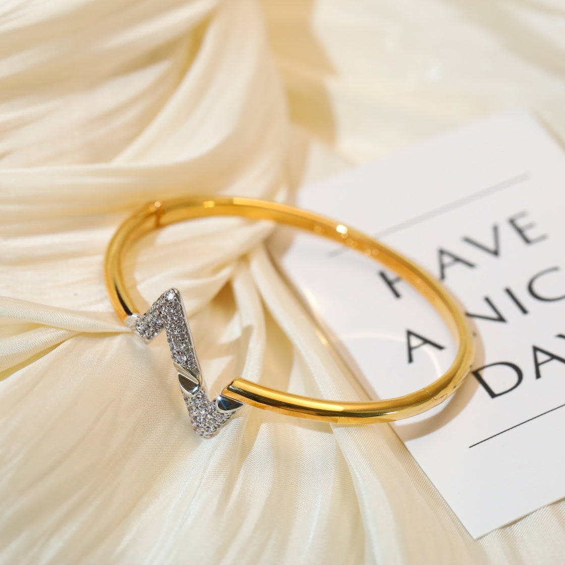 [Lunabriance]VOLTE UPSITE DOWN GOLD DIAMOND BRACELET