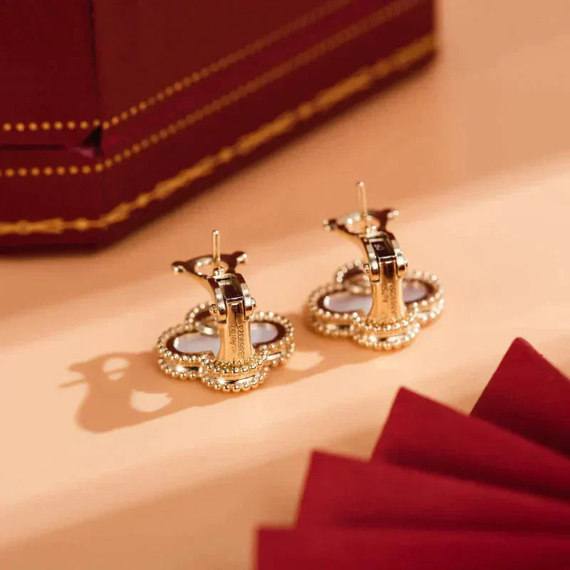 [Lunabriance]CLOVER MEDIUM 1 MOTIFS  WHITE MOP STUD EARRINGS