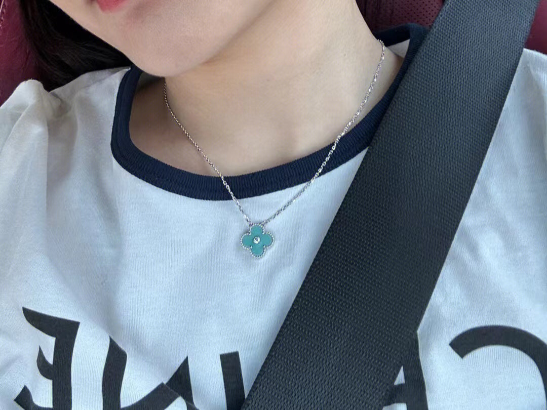 [Lunabriance]CLOVER 1 DIAMOND LIGHT BLUE SILVER NECKLACE