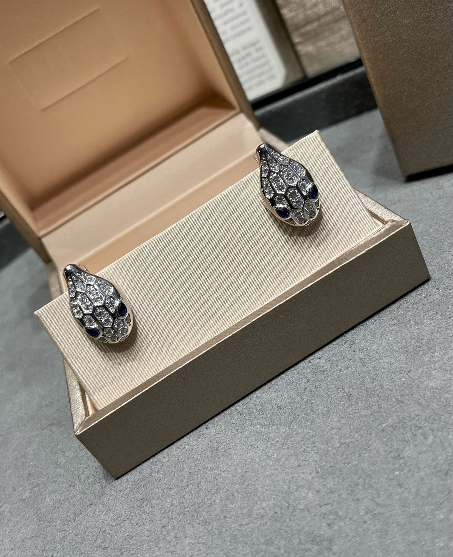 [Lunabriance]SERPENT DIAMOND STUD EARRINGS