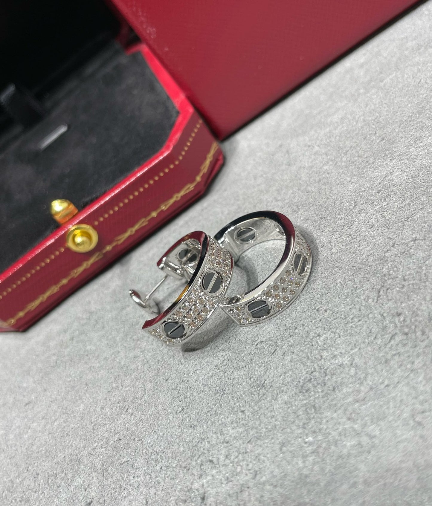 [Lunabriance]LOVE CERAMIC DIAMOND PAVED SILVER EARRINGS