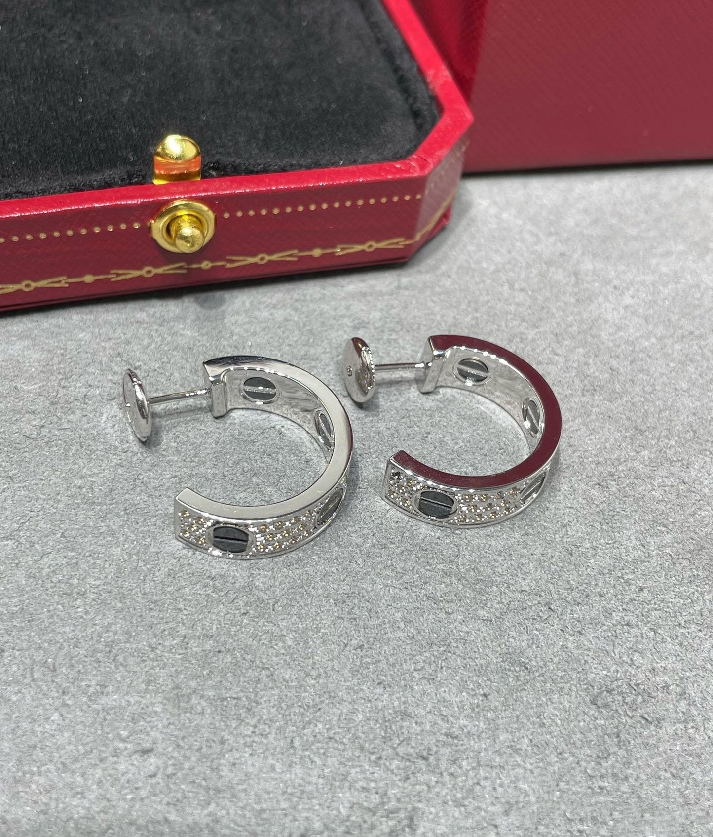 [Lunabriance]LOVE CERAMIC DIAMOND PAVED SILVER EARRINGS