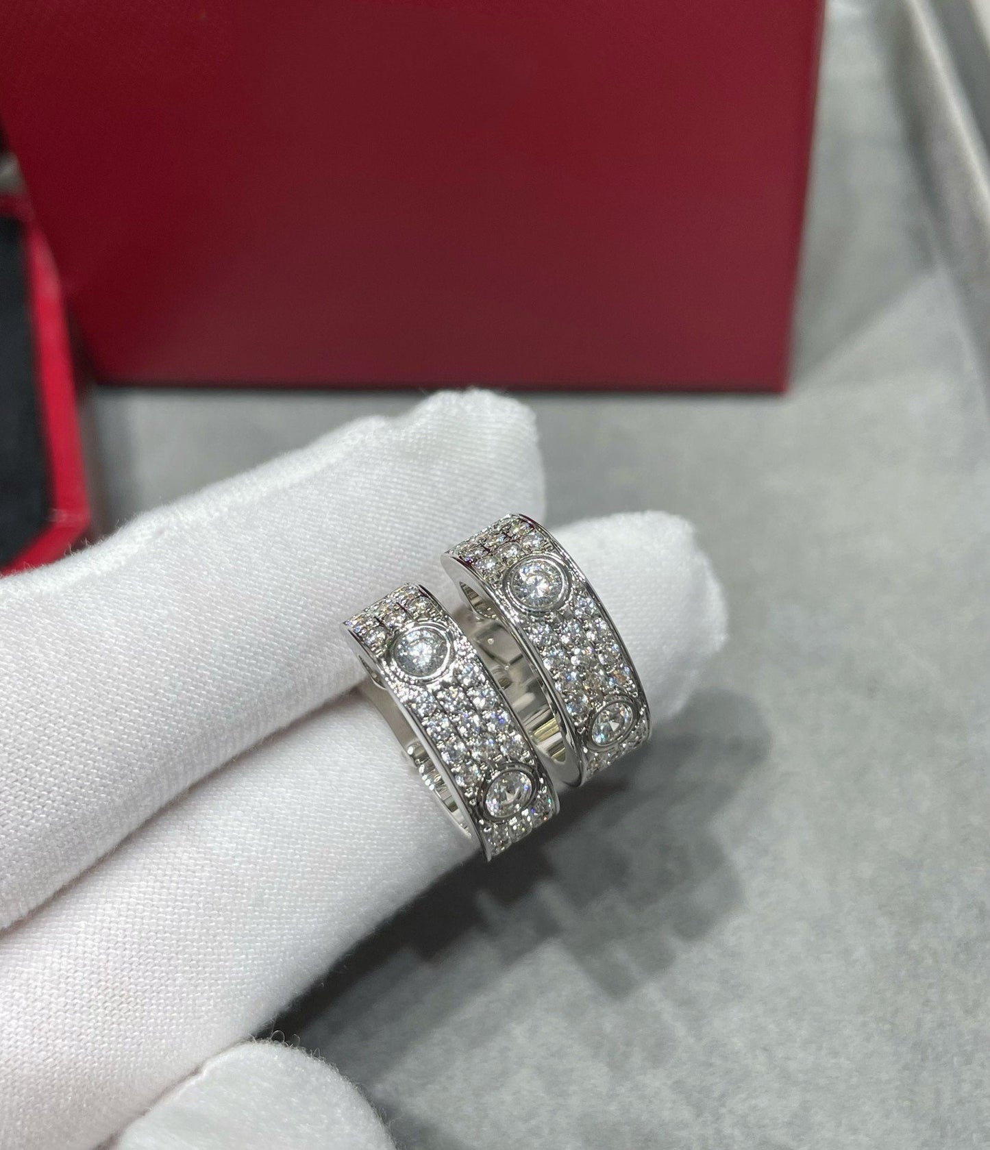 [Lunabriance]LOVE 5.5MM DIAMOND PAVED EARRINGS