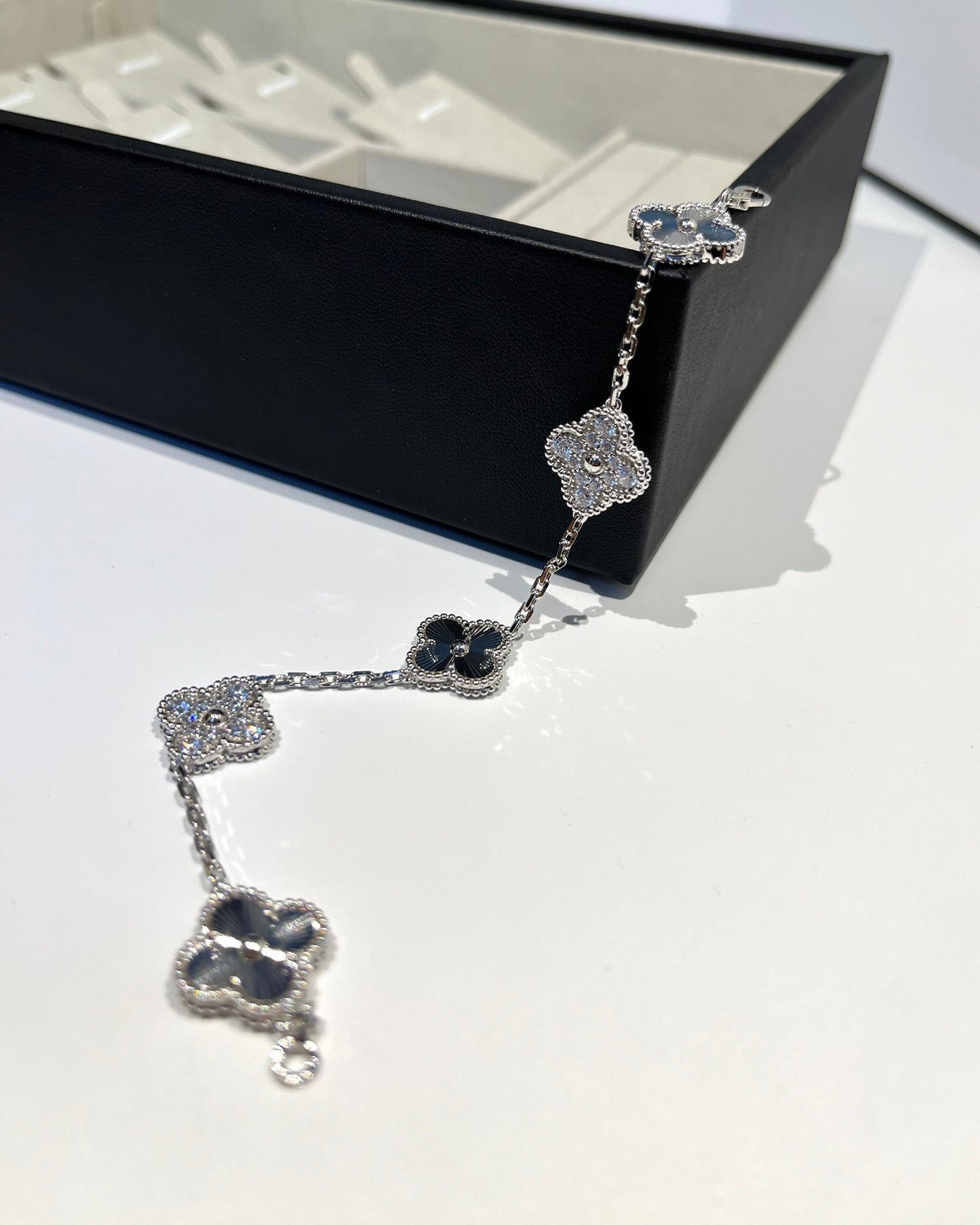 [Lunabriance]CLOVER 5 MOTIF SILVER DIAMOND BRACELET