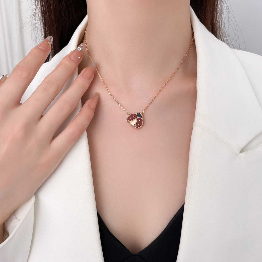 [Lunabriance]LUCKY  CARNELIANS LADYBUG NECKLACE