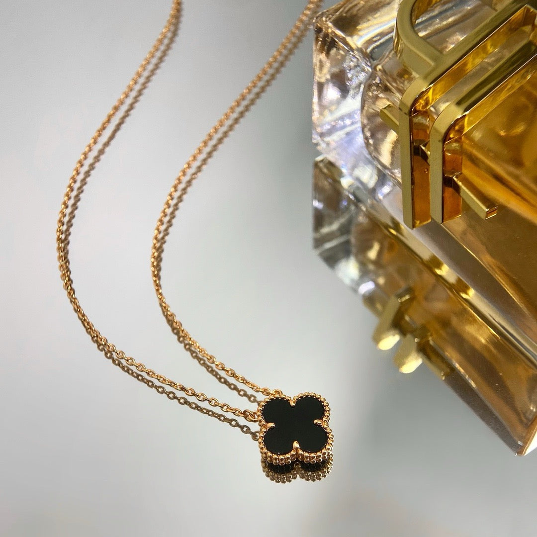 [Lunabriance]CLOVER 15MM BLACK ONYX SINGLE FLOWER NECKLACE