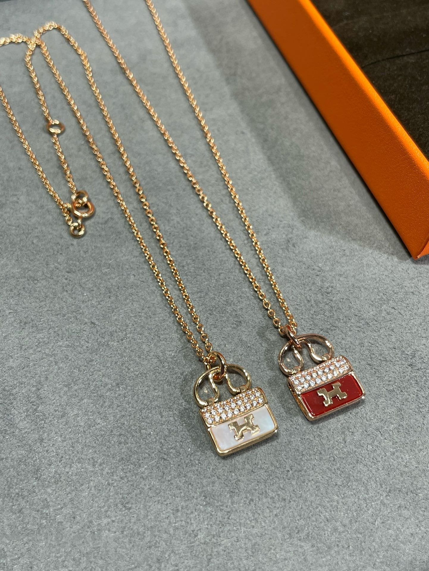 [Lunabriance]H CIRCE MOISSANITE PENDANT NECKLACE GOLD