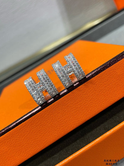 [Lunabriance]H STUD EARRINGS WITH SILVER DIAMONDS