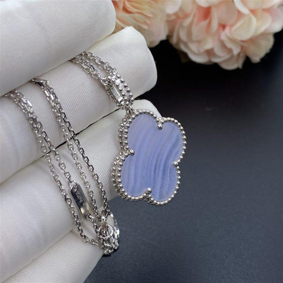 [Lunabriance]CLOVER SILVER CHALCEDONY BIG CLOVER NECKLACE